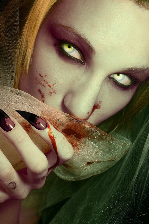Halloween Photoshop: Evil Eyes Tutorial